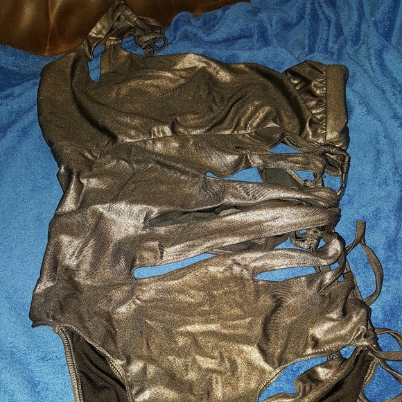 Authentic Beach Bunny Wind It Up Kardashian 5108 - Picture 4 of 7